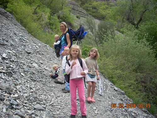 April Jensen leads preschoolers hike 5/29/08
